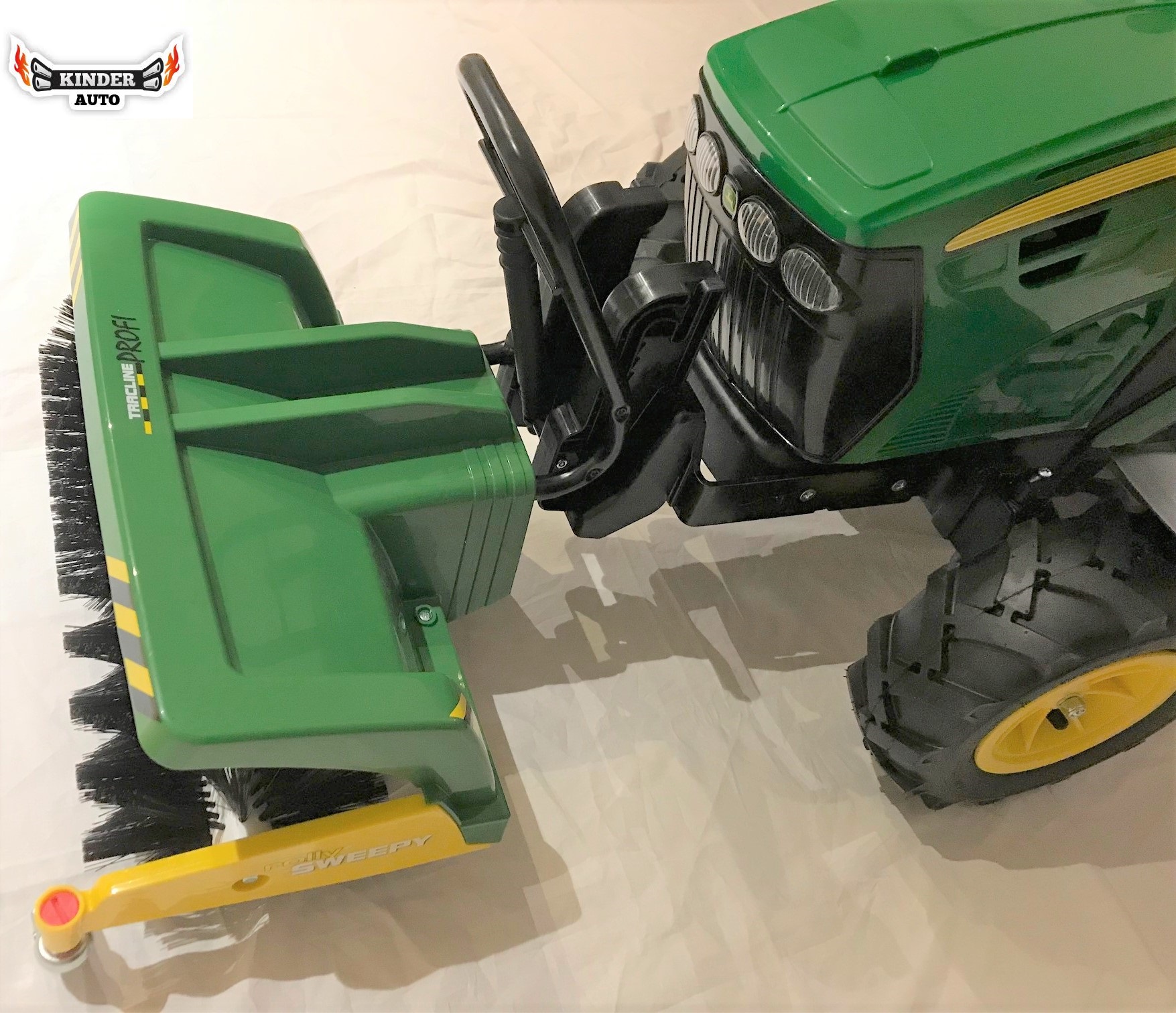 ROLLY TOYS Kehrmaschine SWEEPY mit Adapter für Peg Perego Traktoren -  Kinderauto Shop